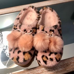 Adorable Toms slippers size 10